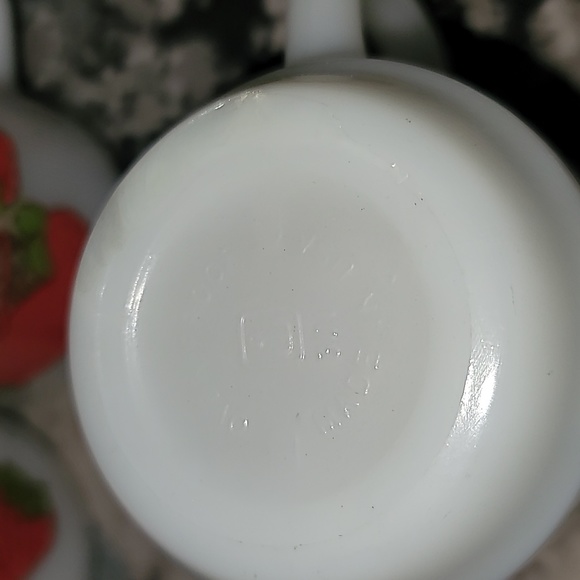 Vintage Anchor Hocking Strawberry Shortcake mugs - Picture 3 of 6